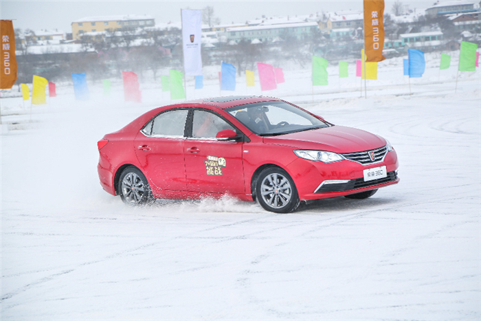 為正能量點贊！上汽乘用車獲2015中國品牌代表稱號